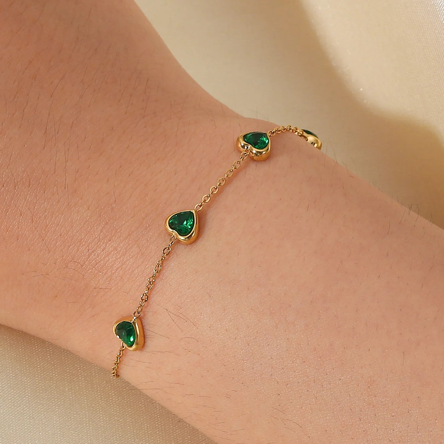 Pulseras de Mujer, Pulseras de Oro para Mujer, Pulseras de Plata para Mujer, Pulseras Elegantes Mujer, Pulseras Finas para Mujer, Pulseras de Moda Mujer, Pulseras con Dijes, Pulseras de Piedras Naturales, Pulseras Personalizadas Mujer, Pulseras de Acero Inoxidable Mujer