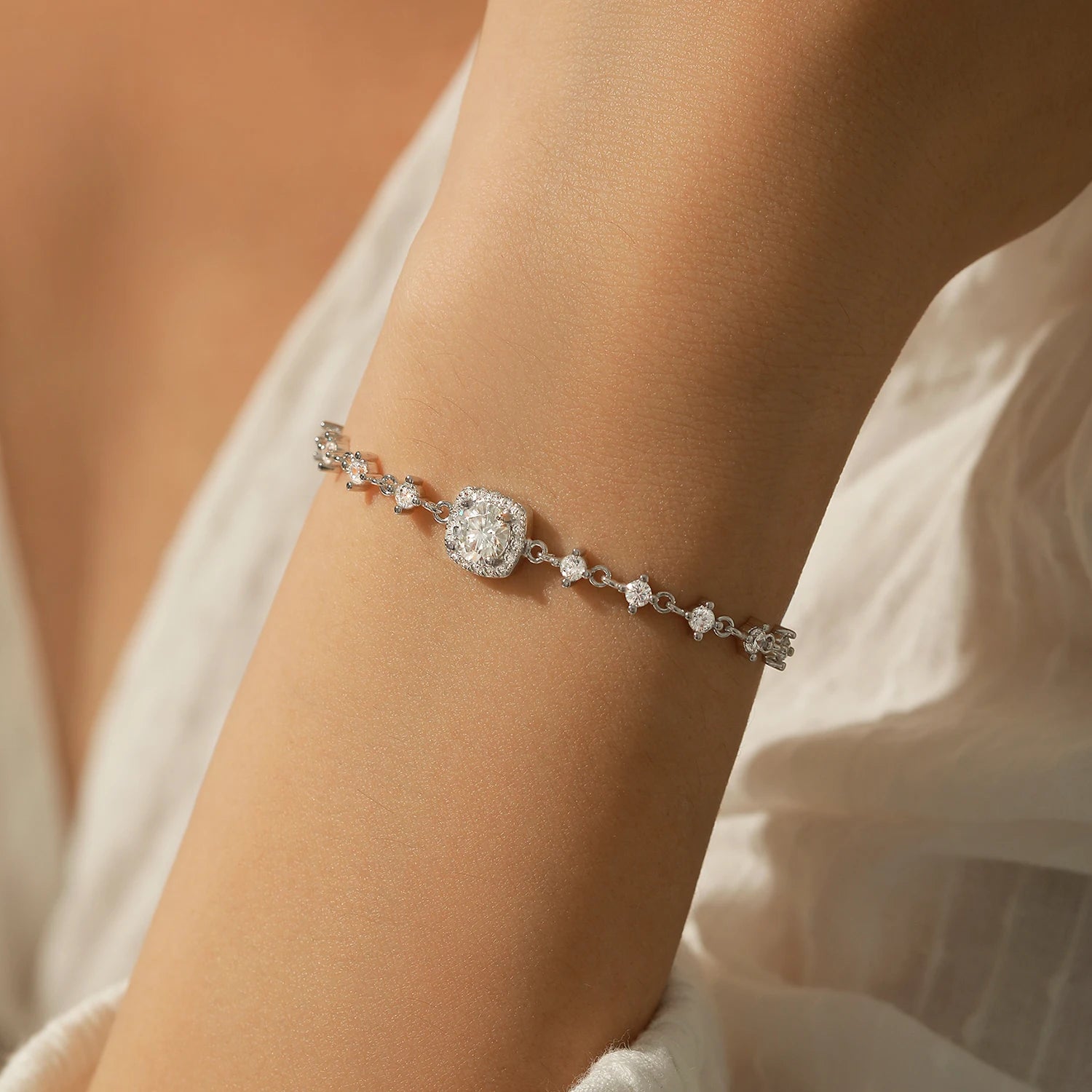 Pulseras de Mujer, Pulseras de Oro para Mujer, Pulseras de Plata para Mujer, Pulseras Elegantes Mujer, Pulseras Finas para Mujer, Pulseras de Moda Mujer, Pulseras con Dijes, Pulseras de Piedras Naturales, Pulseras Personalizadas Mujer, Pulseras de Acero Inoxidable Mujer