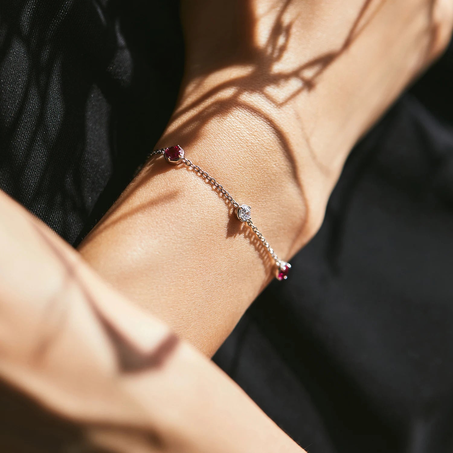 Pulseras de Mujer, Pulseras de Oro para Mujer, Pulseras de Plata para Mujer, Pulseras Elegantes Mujer, Pulseras Finas para Mujer, Pulseras de Moda Mujer, Pulseras con Dijes, Pulseras de Piedras Naturales, Pulseras Personalizadas Mujer, Pulseras de Acero Inoxidable Mujer
