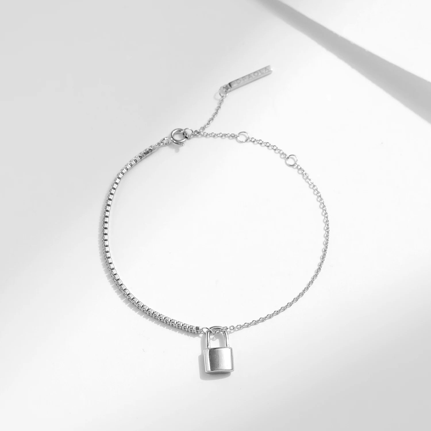 Pulseras de Mujer, Pulseras de Oro para Mujer, Pulseras de Plata para Mujer, Pulseras Elegantes Mujer, Pulseras Finas para Mujer, Pulseras de Moda Mujer, Pulseras con Dijes, Pulseras de Piedras Naturales, Pulseras Personalizadas Mujer, Pulseras de Acero Inoxidable Mujer
