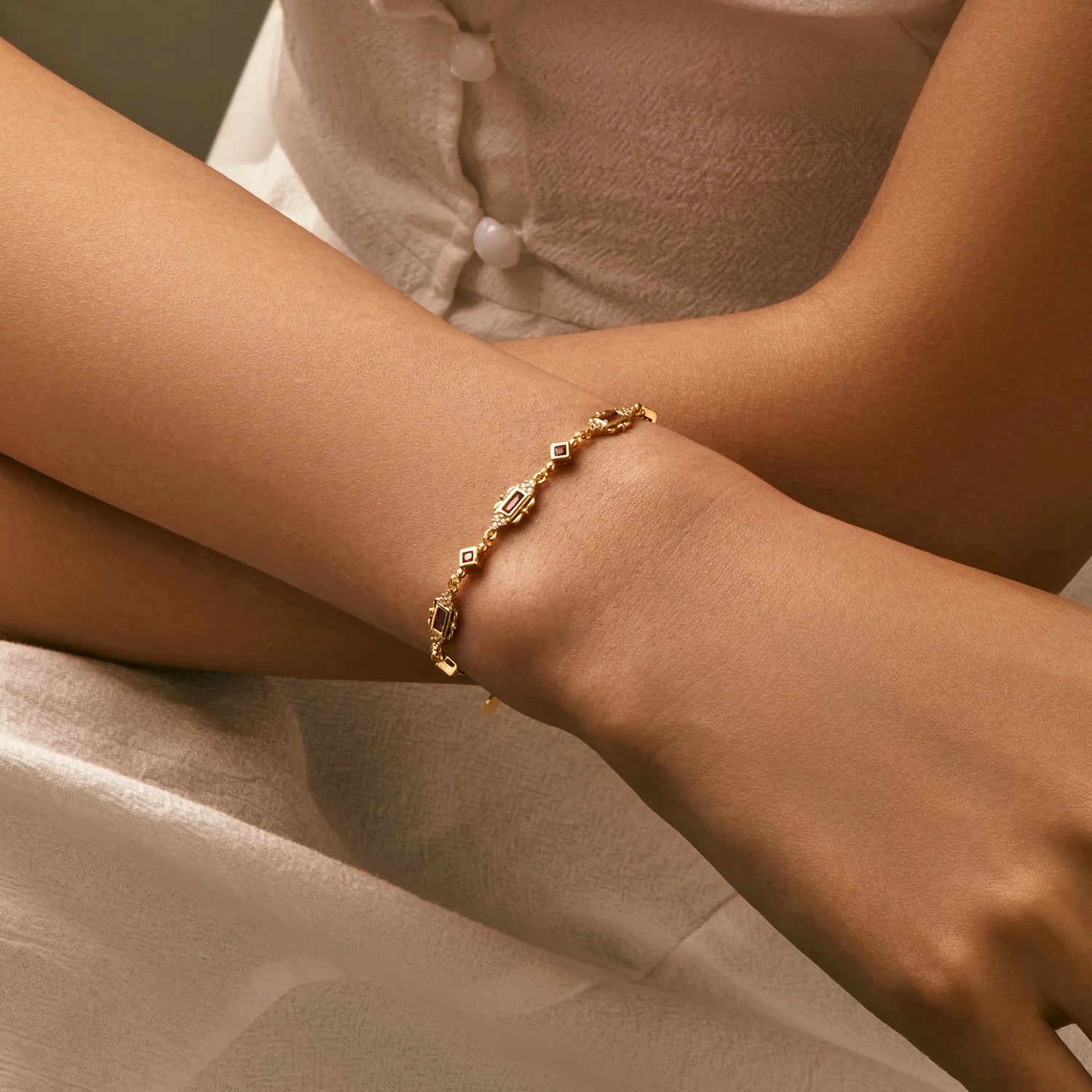 Pulseras de Mujer, Pulseras de Oro para Mujer, Pulseras de Plata para Mujer, Pulseras Elegantes Mujer, Pulseras Finas para Mujer, Pulseras de Moda Mujer, Pulseras con Dijes, Pulseras de Piedras Naturales, Pulseras Personalizadas Mujer, Pulseras de Acero Inoxidable Mujer