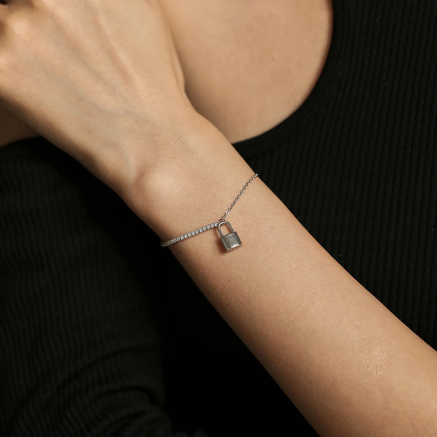 Pulseras de Mujer, Pulseras de Oro para Mujer, Pulseras de Plata para Mujer, Pulseras Elegantes Mujer, Pulseras Finas para Mujer, Pulseras de Moda Mujer, Pulseras con Dijes, Pulseras de Piedras Naturales, Pulseras Personalizadas Mujer, Pulseras de Acero Inoxidable Mujer