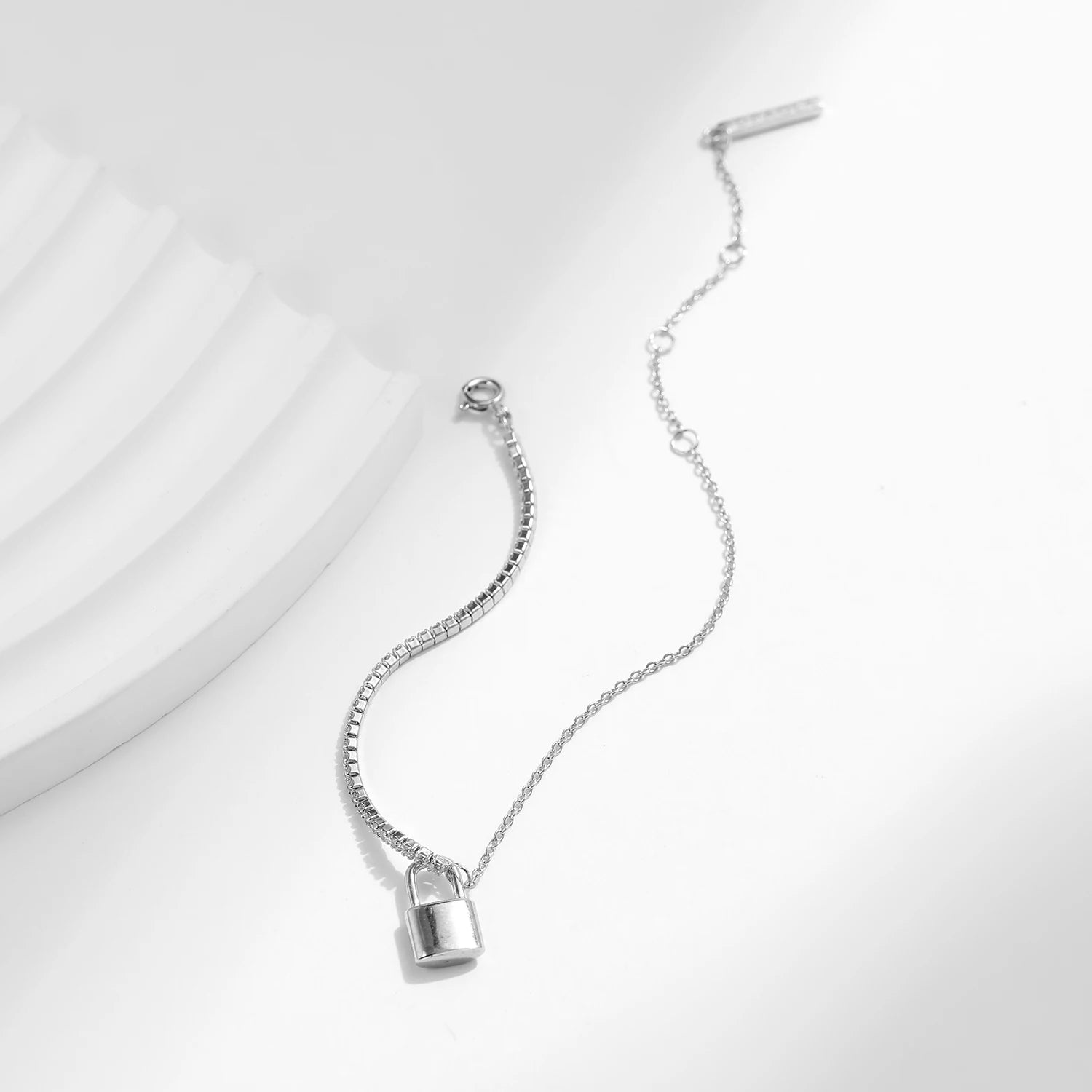Pulseras de Mujer, Pulseras de Oro para Mujer, Pulseras de Plata para Mujer, Pulseras Elegantes Mujer, Pulseras Finas para Mujer, Pulseras de Moda Mujer, Pulseras con Dijes, Pulseras de Piedras Naturales, Pulseras Personalizadas Mujer, Pulseras de Acero Inoxidable Mujer
