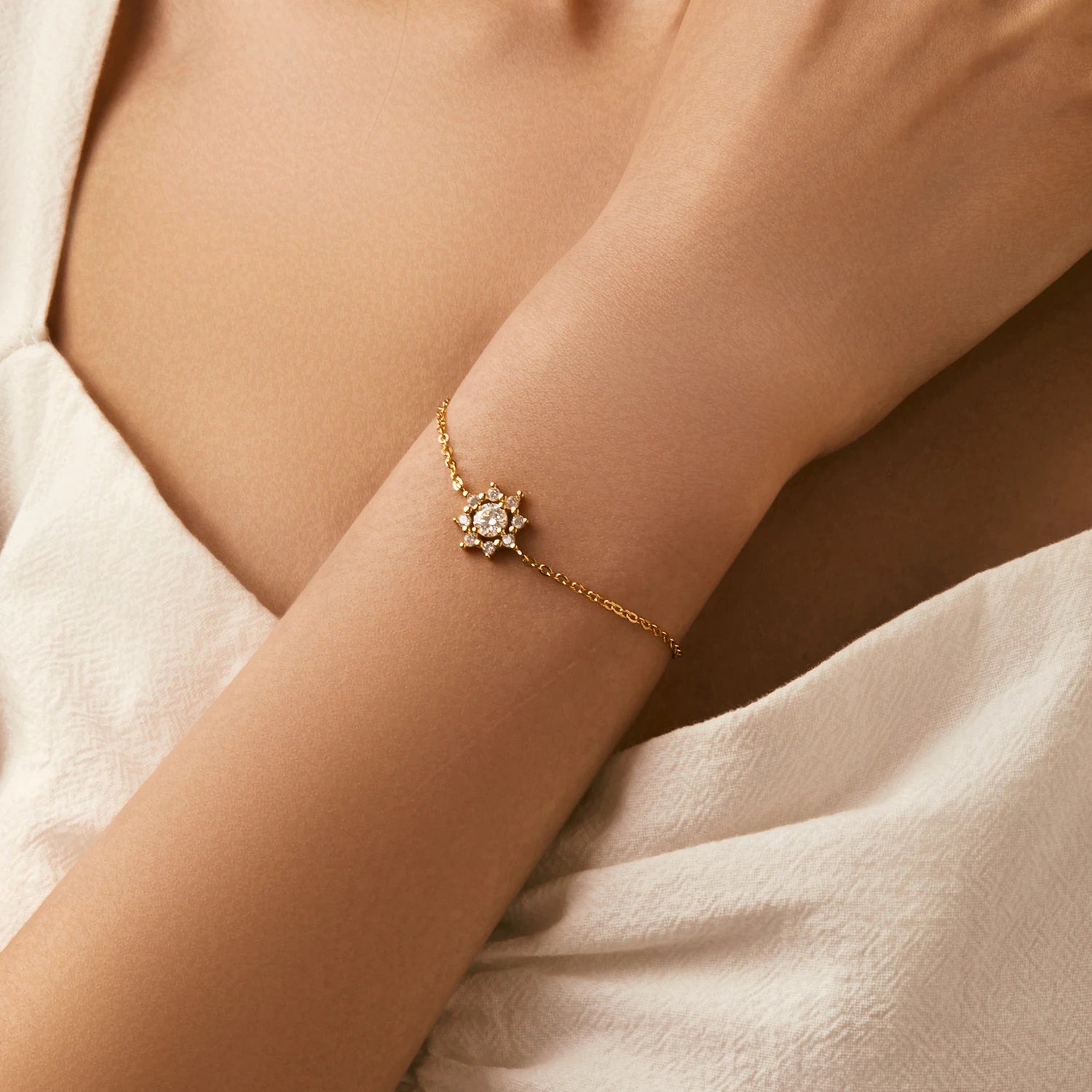 Pulseras de Mujer, Pulseras de Oro para Mujer, Pulseras de Plata para Mujer, Pulseras Elegantes Mujer, Pulseras Finas para Mujer, Pulseras de Moda Mujer, Pulseras con Dijes, Pulseras de Piedras Naturales, Pulseras Personalizadas Mujer, Pulseras de Acero Inoxidable Mujer