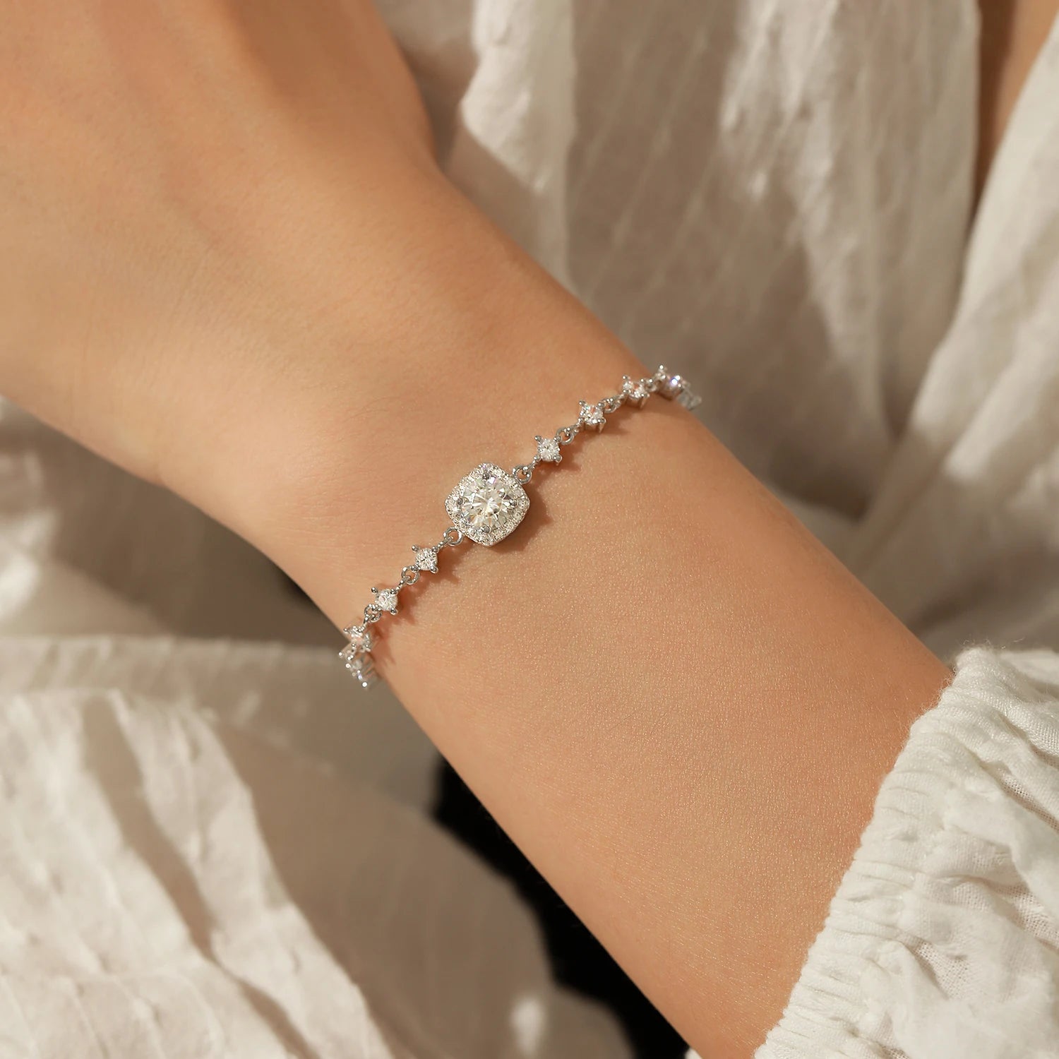 Pulseras de Mujer, Pulseras de Oro para Mujer, Pulseras de Plata para Mujer, Pulseras Elegantes Mujer, Pulseras Finas para Mujer, Pulseras de Moda Mujer, Pulseras con Dijes, Pulseras de Piedras Naturales, Pulseras Personalizadas Mujer, Pulseras de Acero Inoxidable Mujer